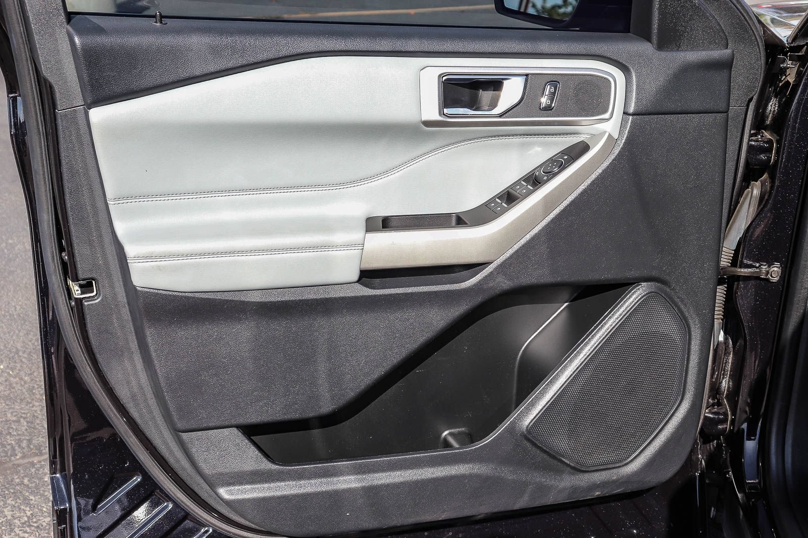 Certified 2022 Ford Explorer XLT w/ Equipment Group 202A RWD image 21