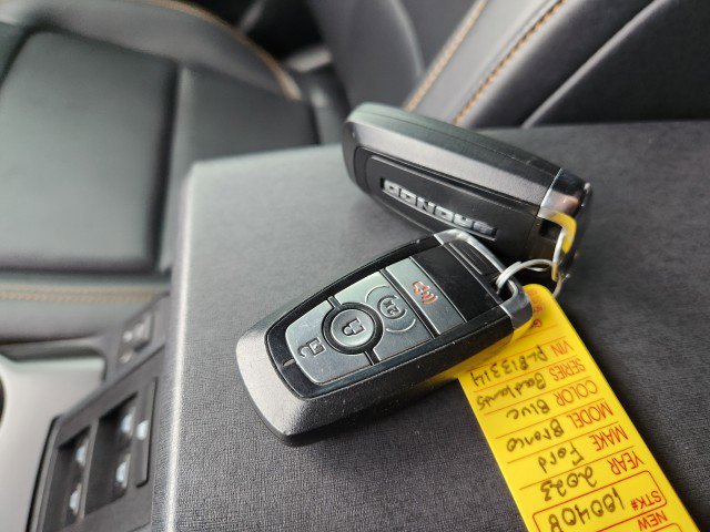 Used 2023 Ford Bronco Badlands image 49