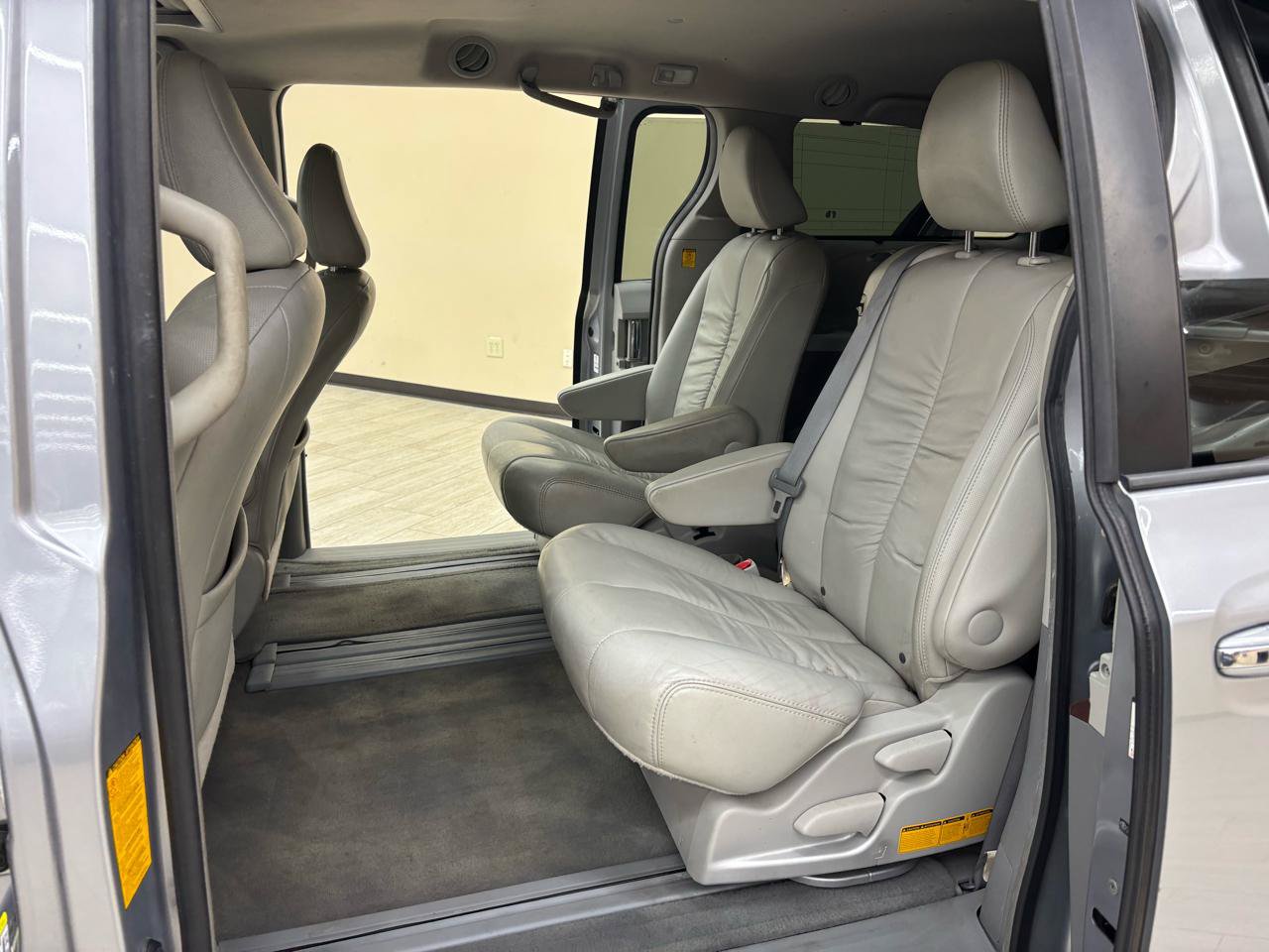 Used 2012 Toyota Sienna XLE w/ XLE Navigation Pkg FWD image 23