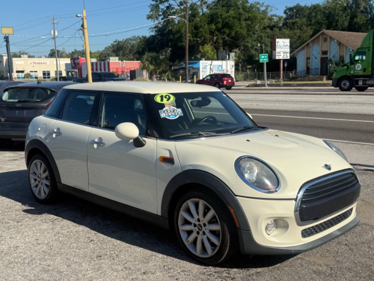 Used 2019 MINI Cooper 4-Door Hardtop FWD image 3