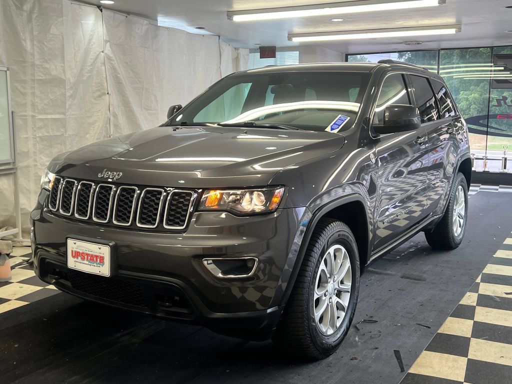 Used 2021 Jeep Grand Cherokee Laredo AWD/4WD image 3
