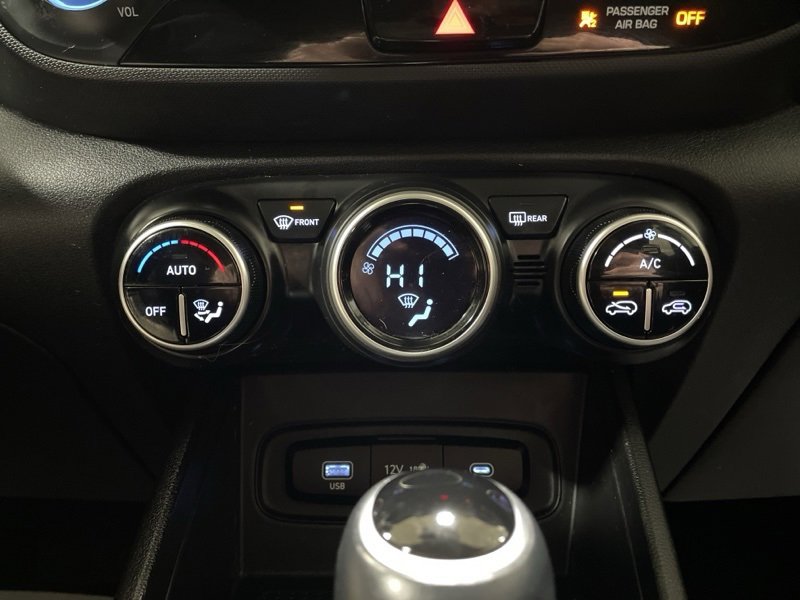 Used 2023 Hyundai Venue SEL image 30