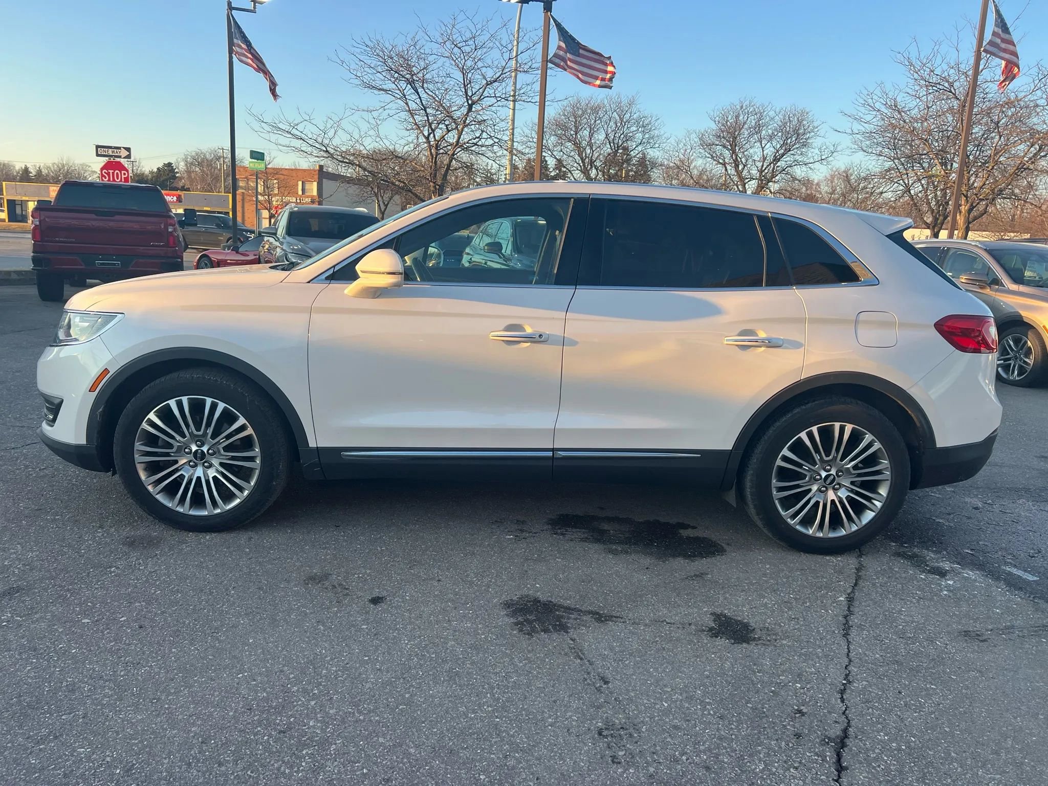 Used 2016 Lincoln MKX Reserve w/ Climate Package image 4