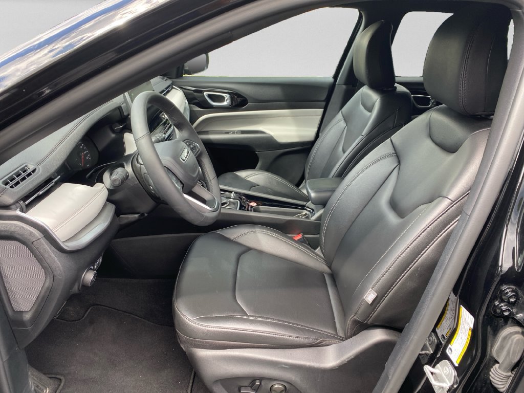 Used 2026 Jeep Compass Limited AWD/4WD image 19
