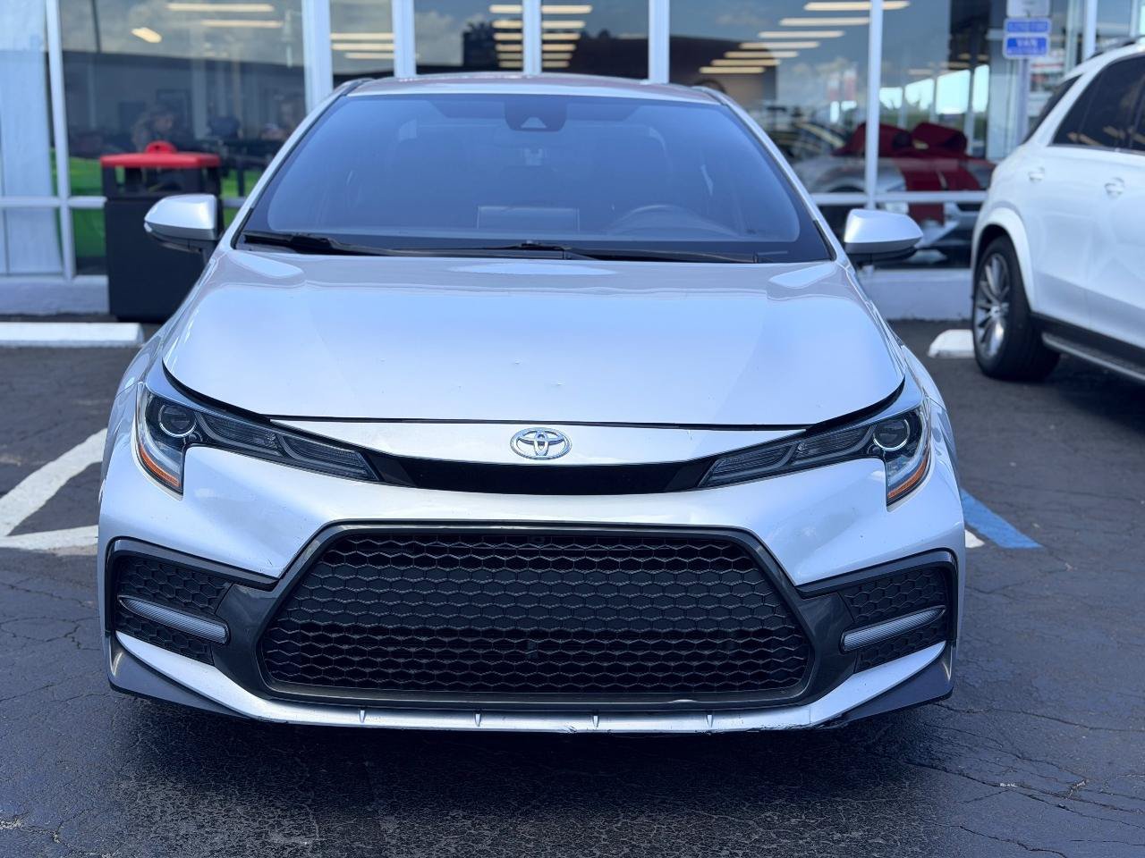 Used 2021 Toyota Corolla SE FWD image 2