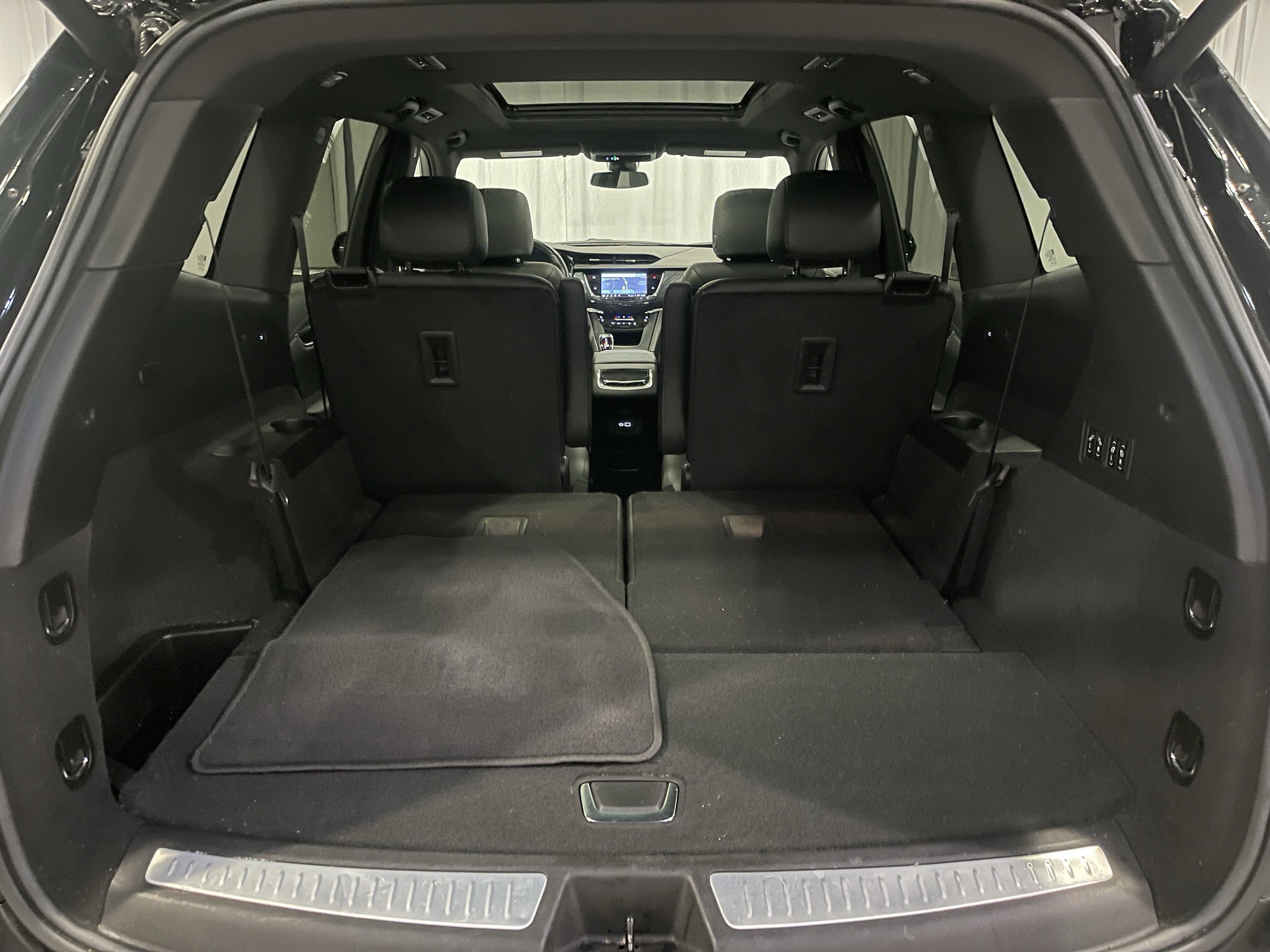 Used 2023 Cadillac XT6 Premium Luxury image 27