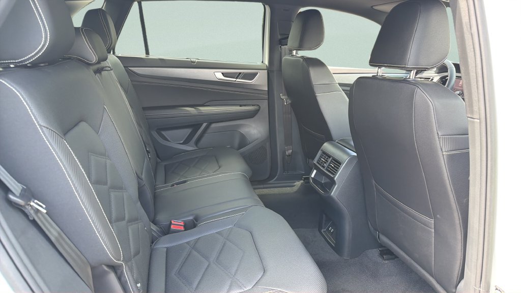 New 2026 Volkswagen Atlas Cross Sport SE FWD image 31