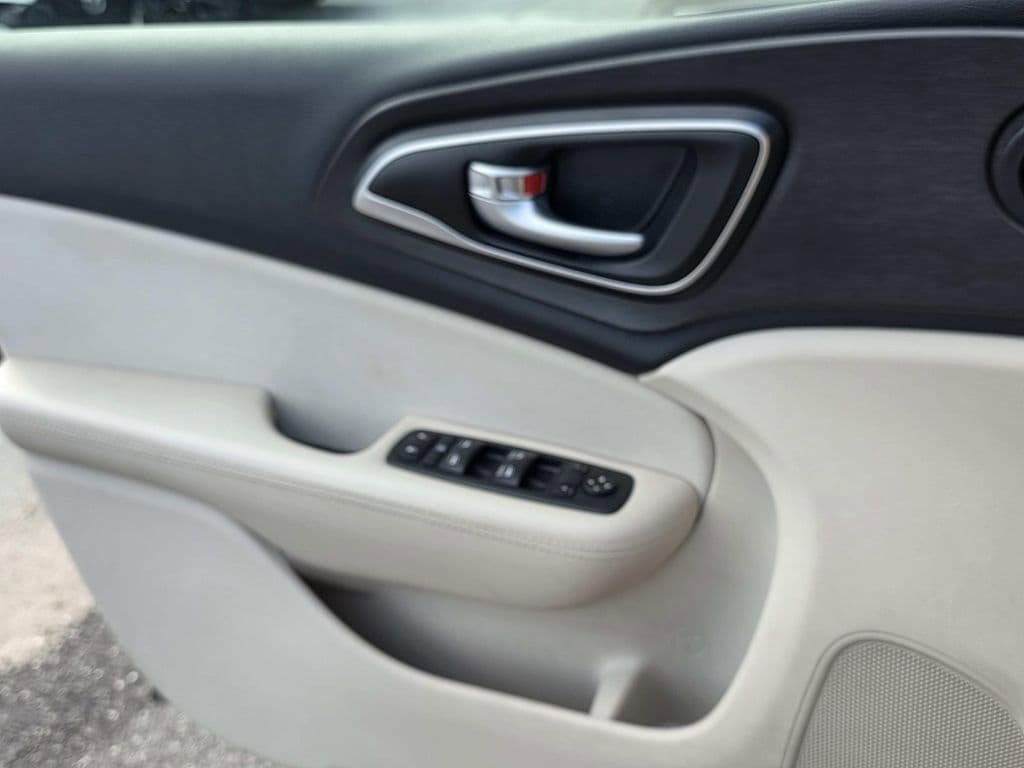 Used 2016 Chrysler 200 Limited w/ Anniversary Edition FWD image 15