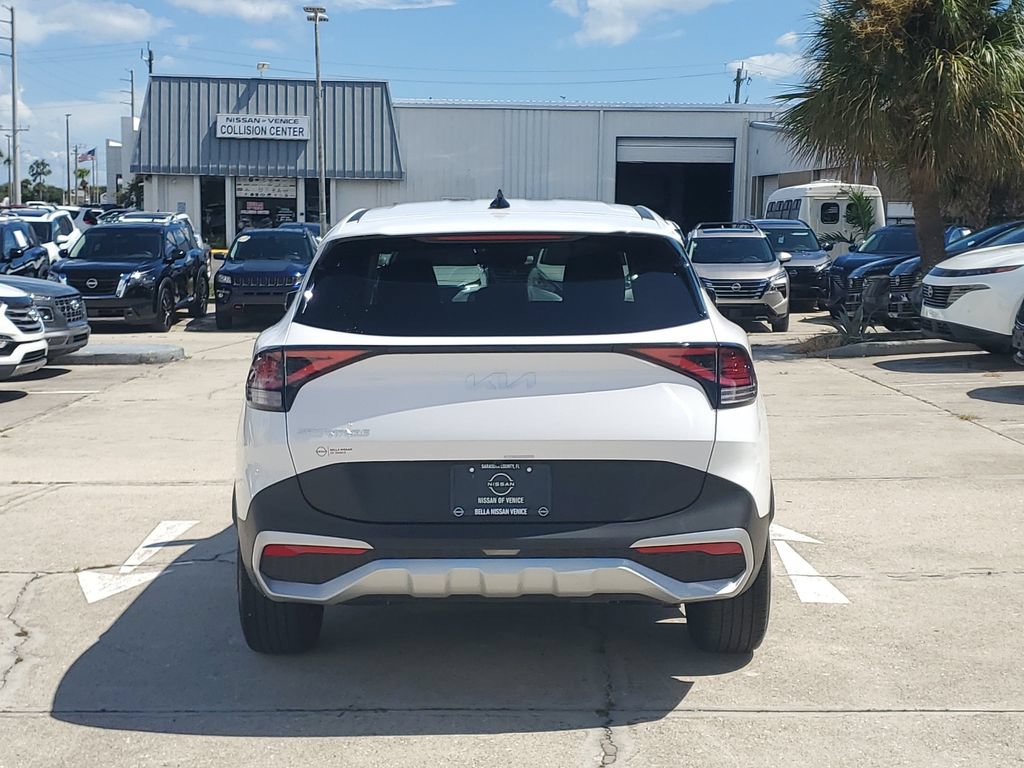 Used 2025 Kia Sportage EX FWD image 5