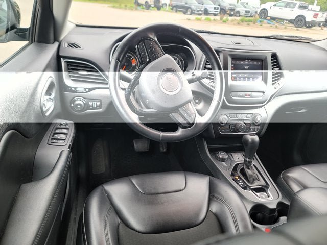Used 2019 Jeep Cherokee Latitude Plus AWD/4WD image 17
