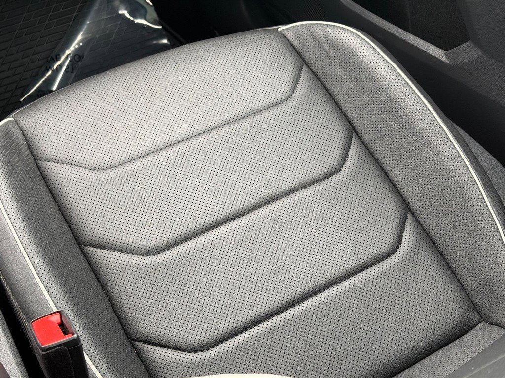 Used 2022 Volkswagen Tiguan SEL R-Line AWD/4WD image 16