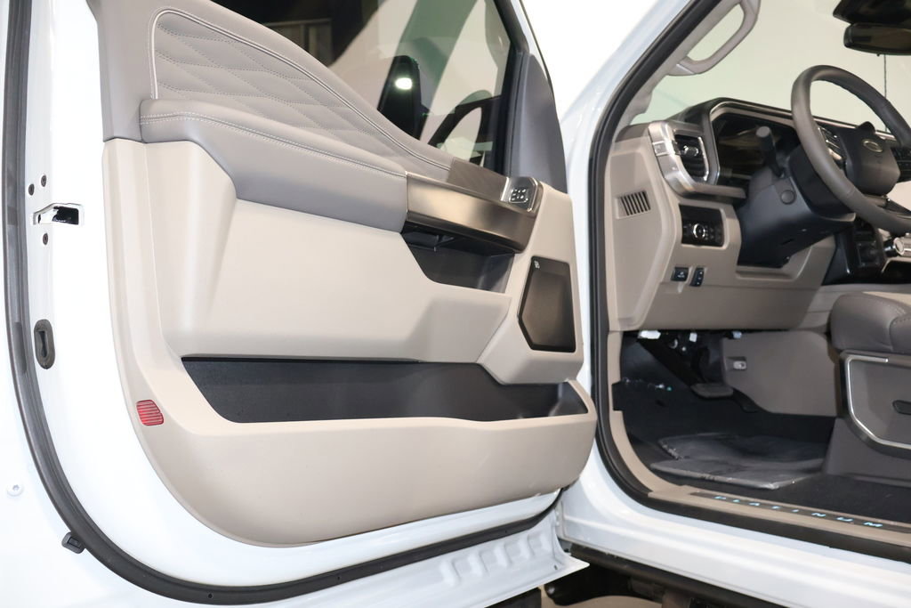 Used 2025 Ford F250 Platinum w/ Platinum Plus Package image 26