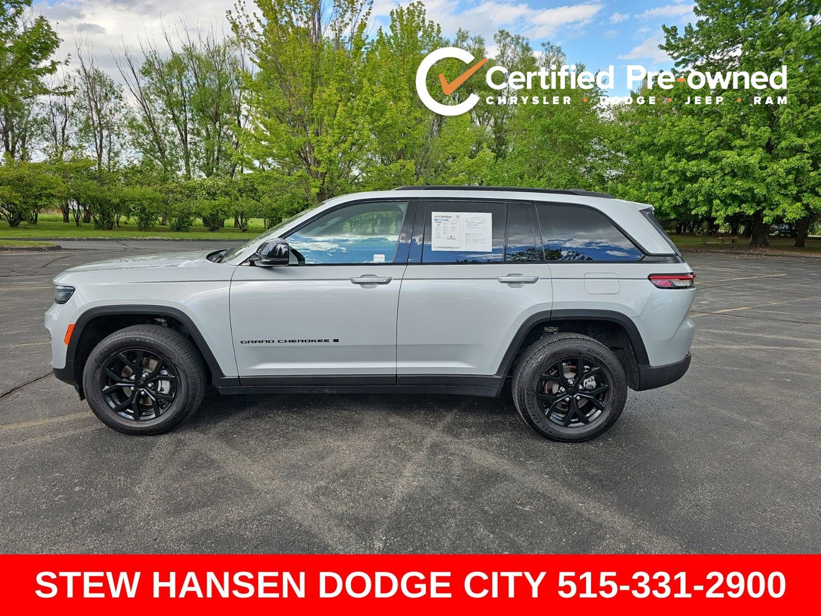 Used 2024 Jeep Grand Cherokee Altitude AWD/4WD image 1
