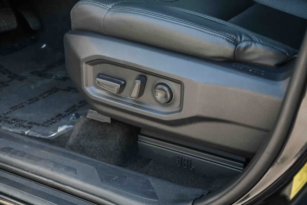 Used 2024 Toyota Tundra Limited AWD/4WD image 26