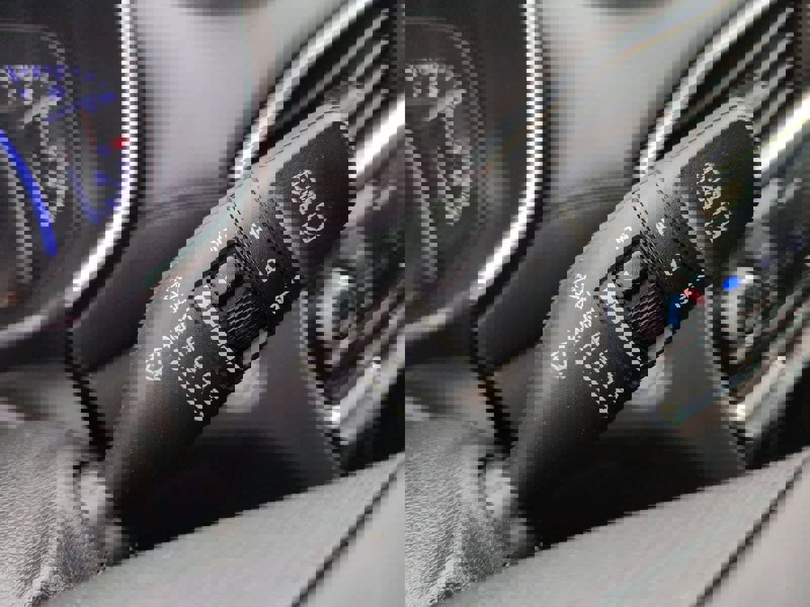 Used 2020 Hyundai Santa Fe SEL w/ Convenience + Premium Package image 24