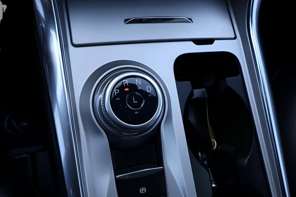 Used 2022 Ford Explorer XLT w/ Equipment Group 202A image 25