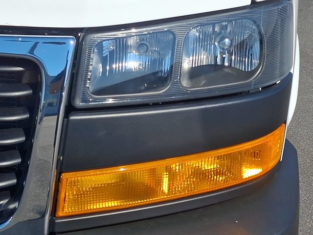 Used 2025 GMC Savana 2500 w/ Driver Convenience Package RWD image 9