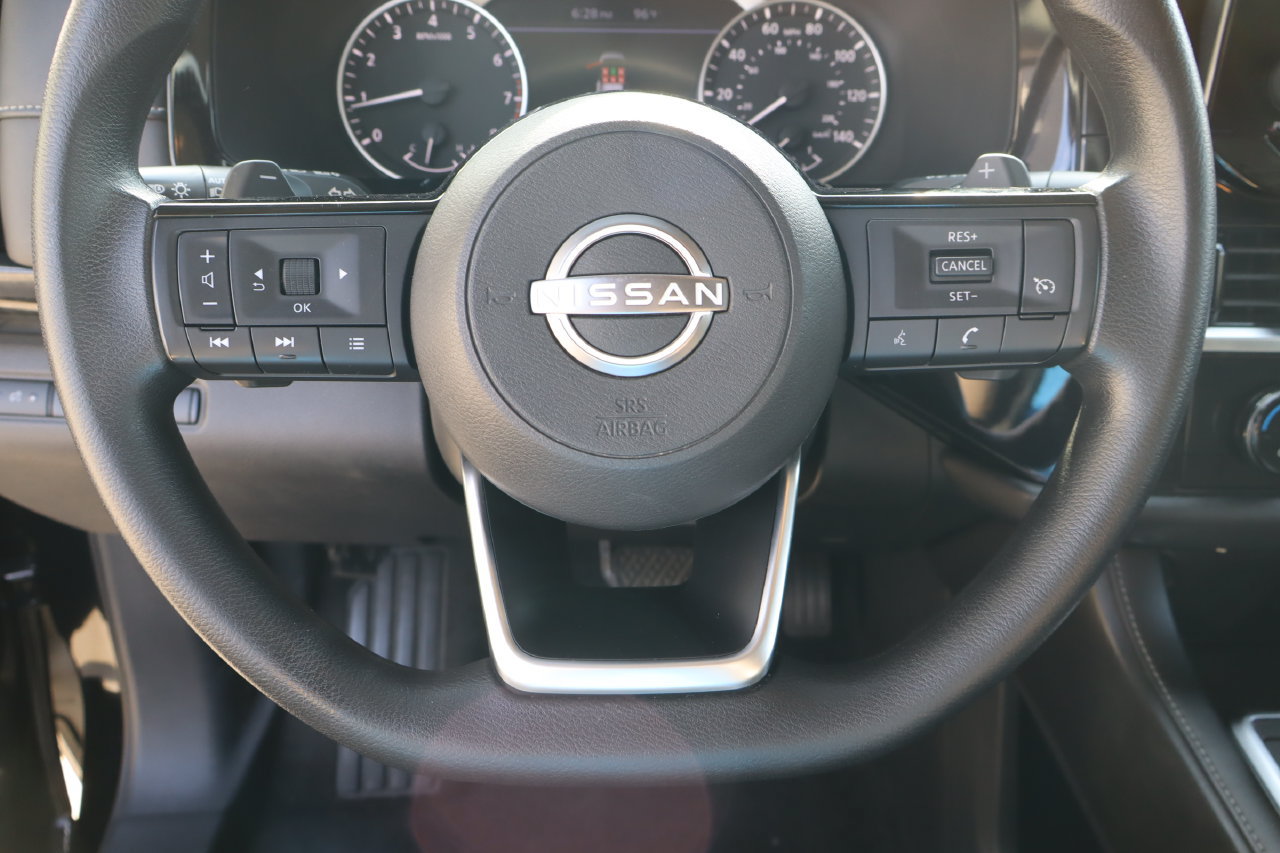 Used 2022 Nissan Pathfinder S FWD image 12