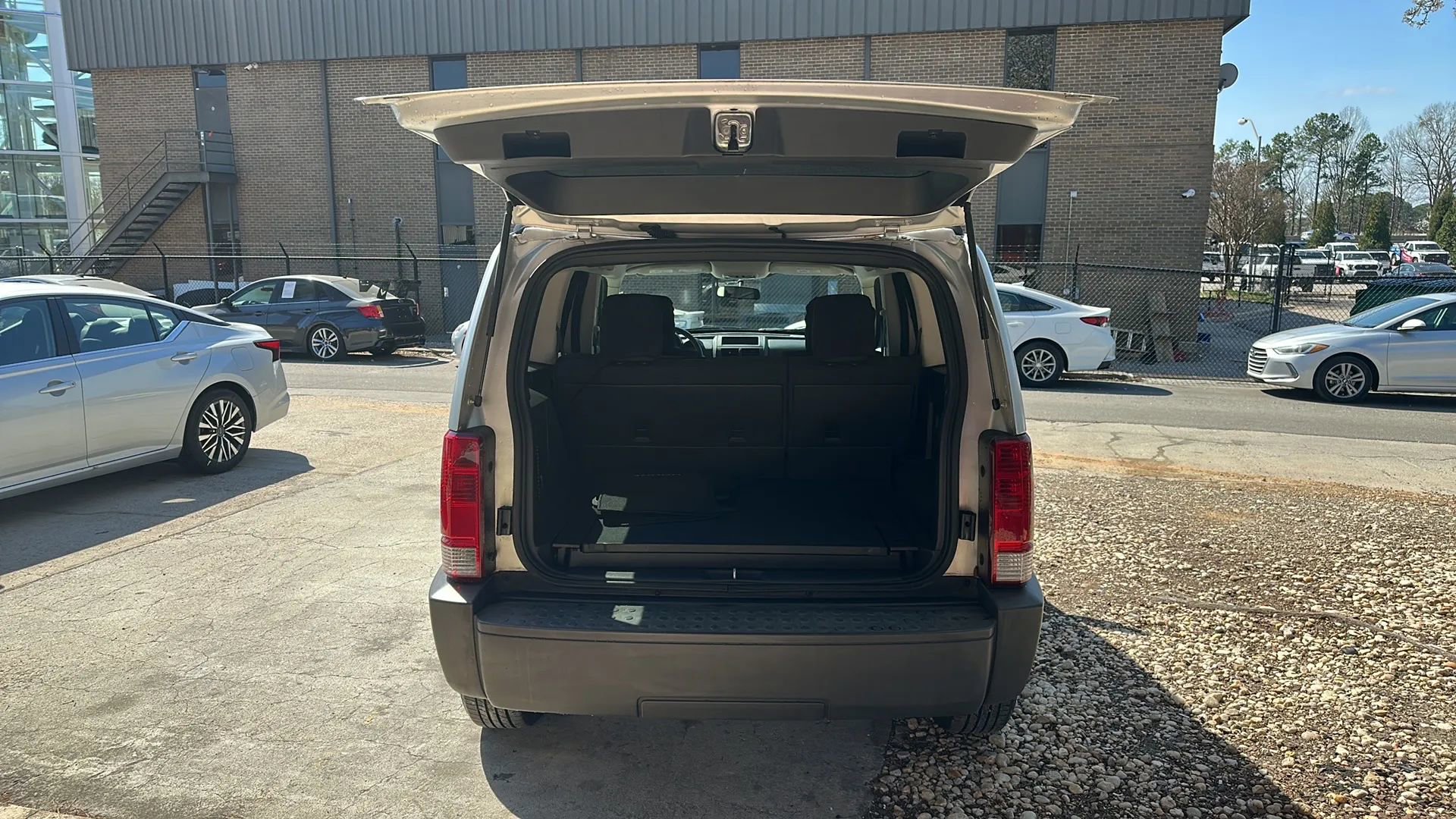 Used 2008 Dodge Nitro SXT image 13