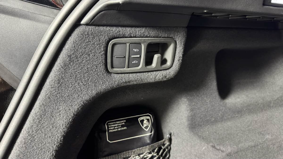 Used 2019 Lamborghini Urus AWD/4WD image 38