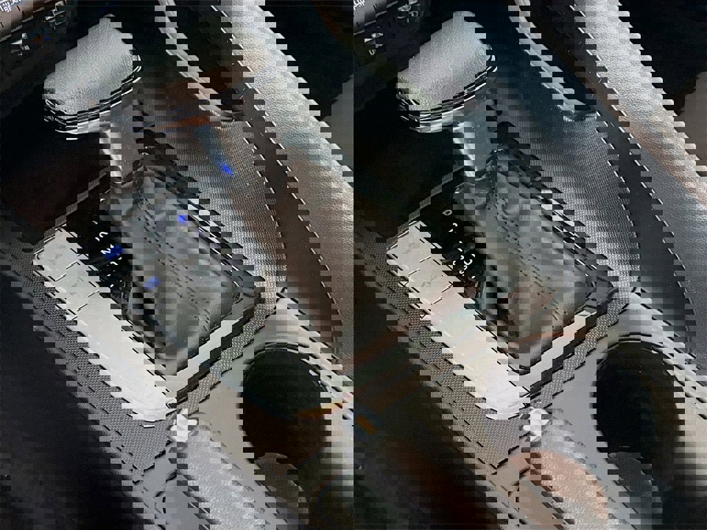 Used 2023 Hyundai Elantra SEL w/ Preferred Accessory Package image 10