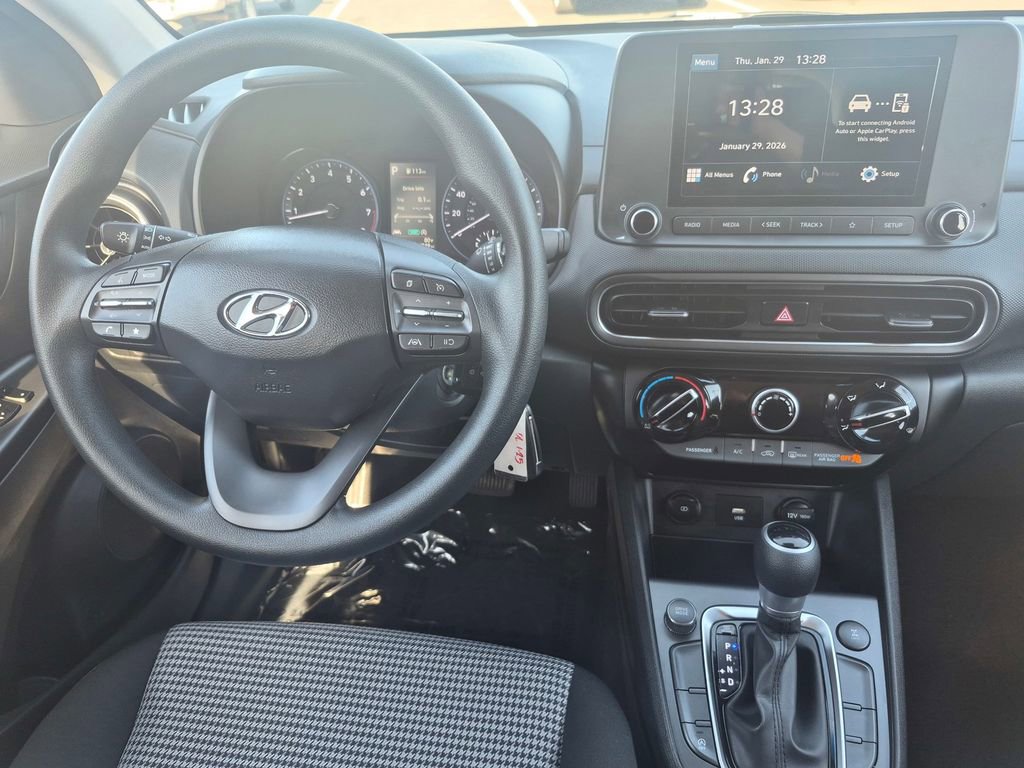 Used 2022 Hyundai Kona SE image 18