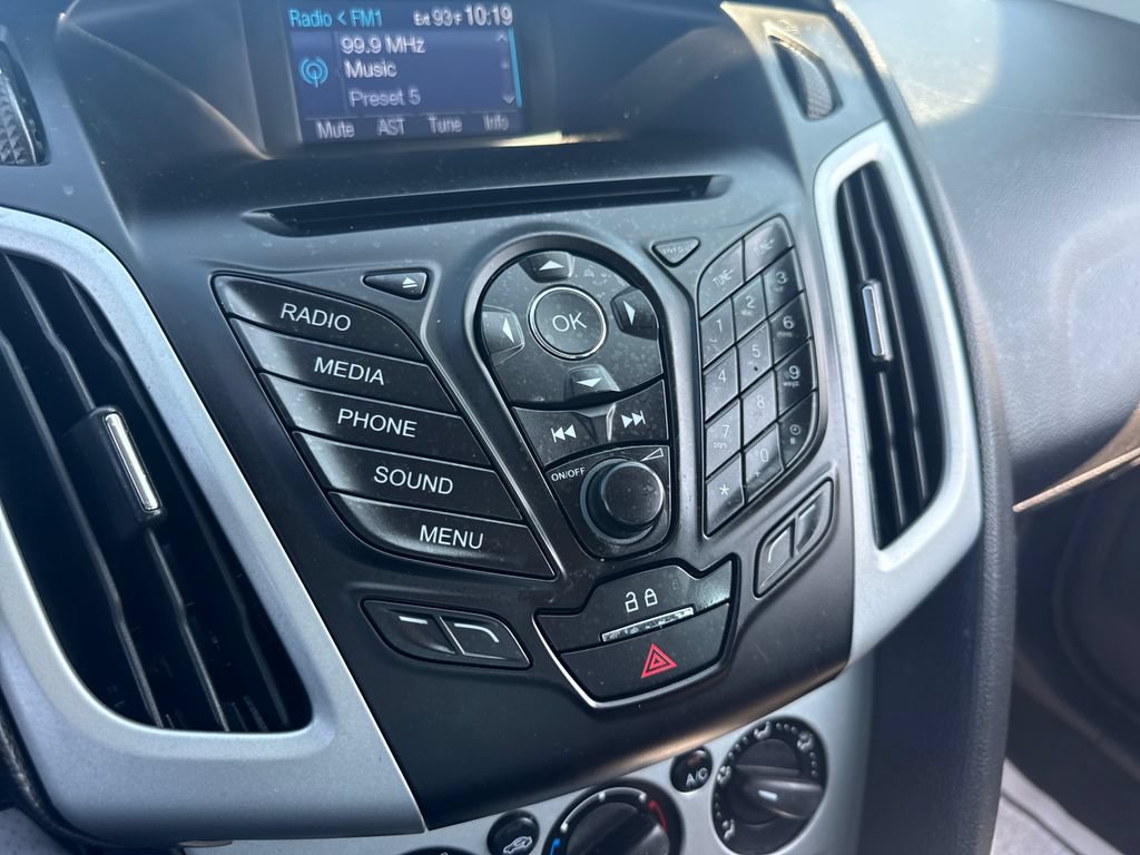 Used 2014 Ford Focus SE FWD image 23