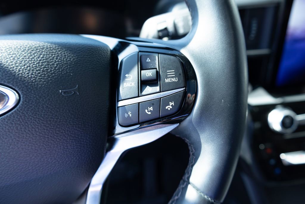 Used 2023 Ford Explorer Platinum w/ Technology Package AWD/4WD image 9