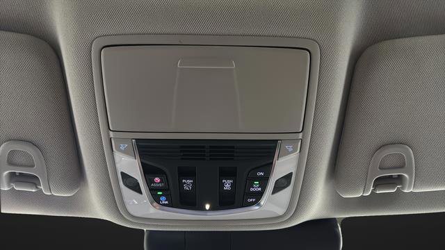 Used 2024 Acura RDX w/ Technology Package image 40