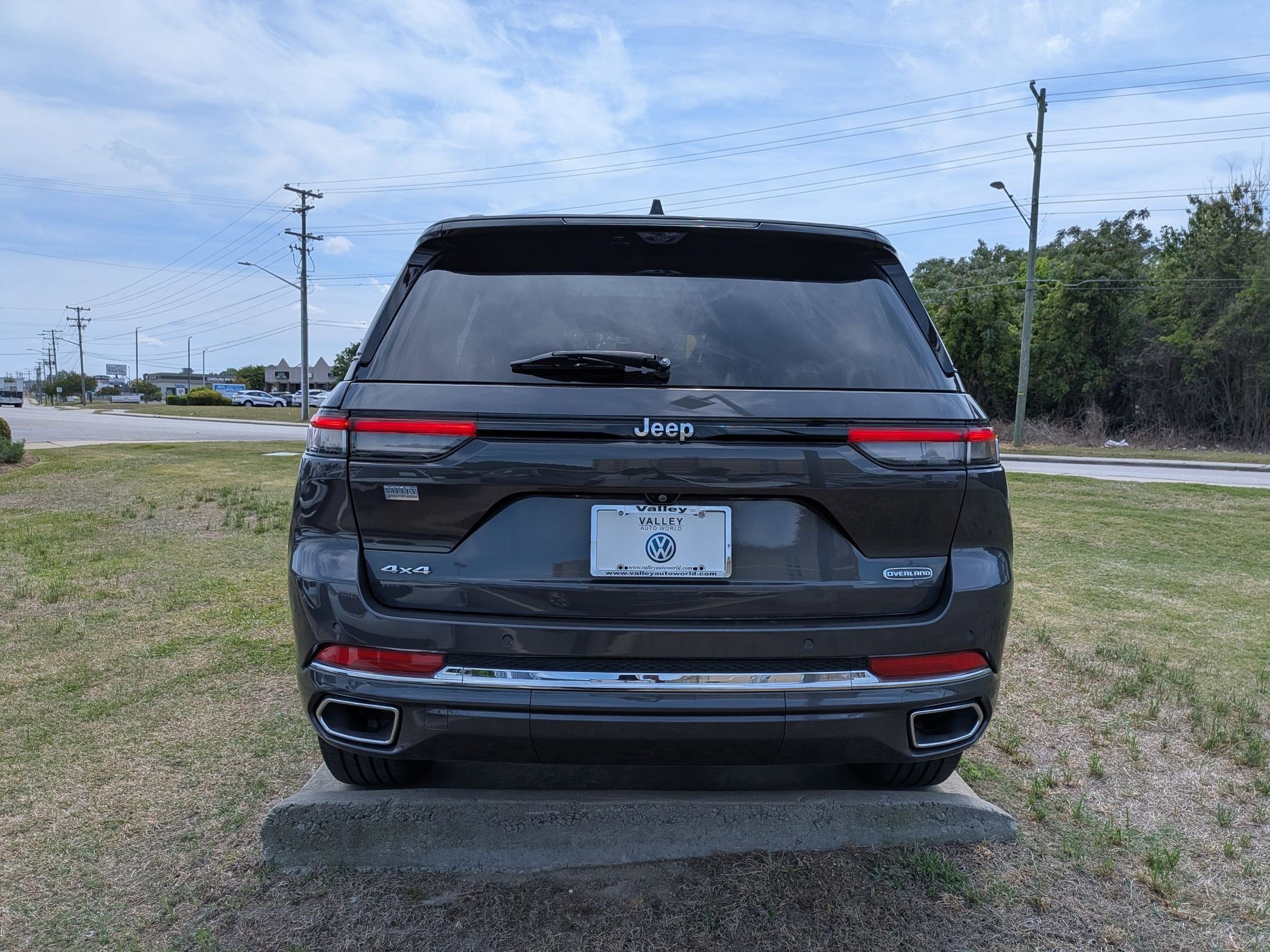Used 2023 Jeep Grand Cherokee Overland w/ Adv Protech Group III AWD/4WD image 4