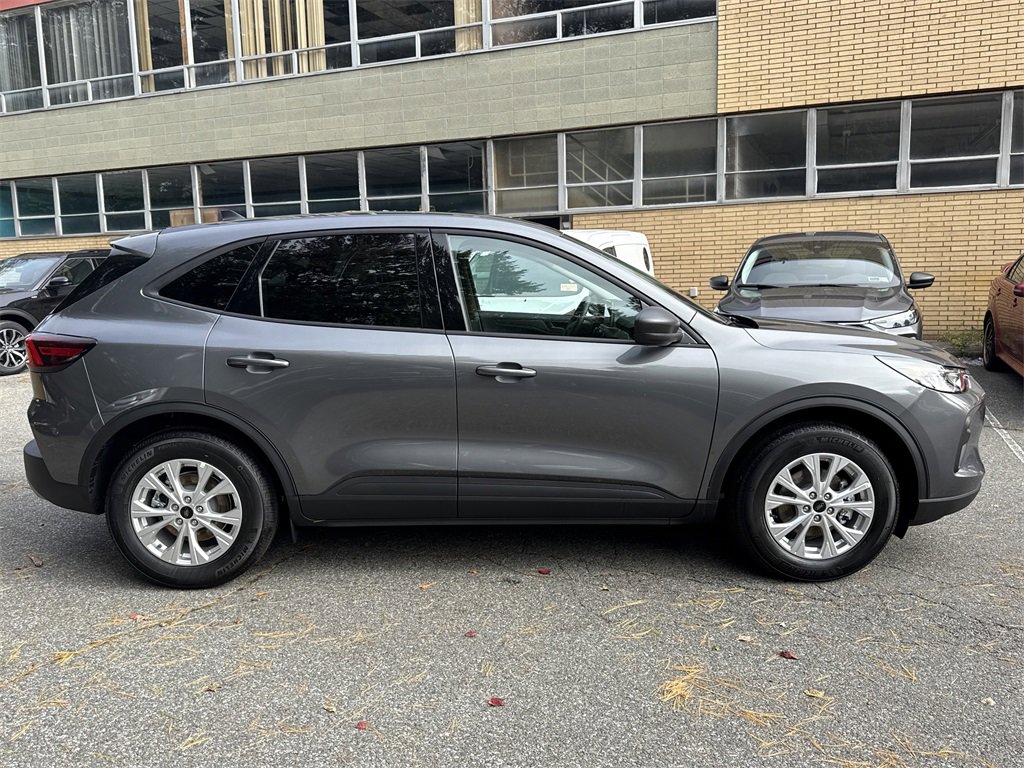 Used 2025 Ford Escape Active w/ Cold Weather Package image 3