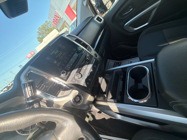 Used 2020 Nissan Titan SV w/ SV Convenience Package RWD image 24