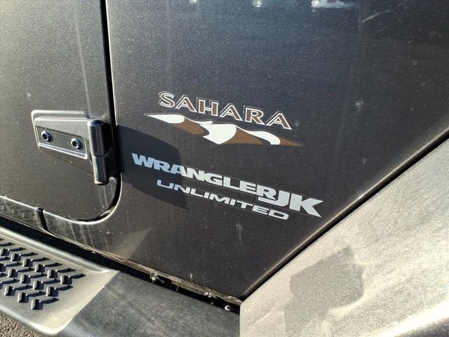 Used 2018 Jeep Wrangler Unlimited Sahara w/ Connectivity Group image 28