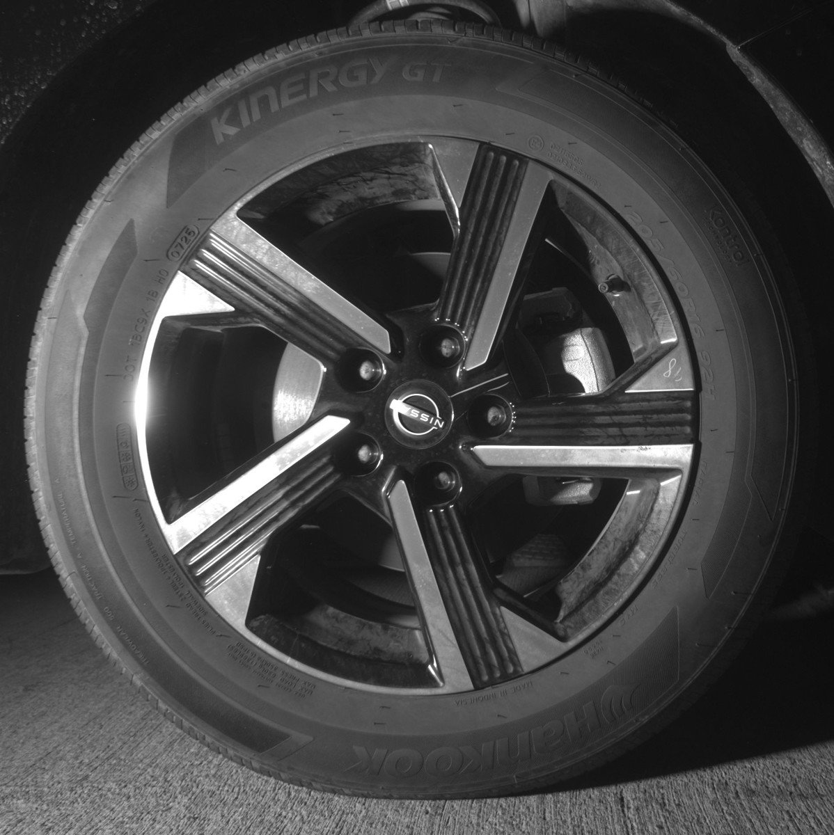 Used 2025 Nissan Sentra SV FWD image 12