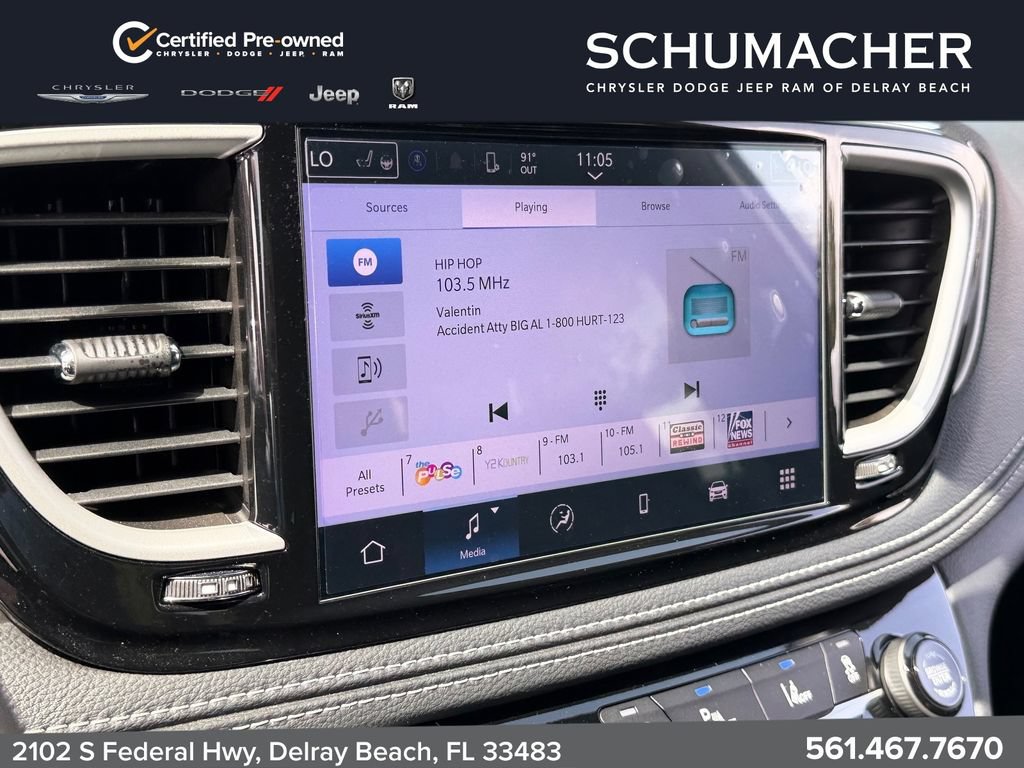 Used 2025 Chrysler Pacifica Select FWD image 21