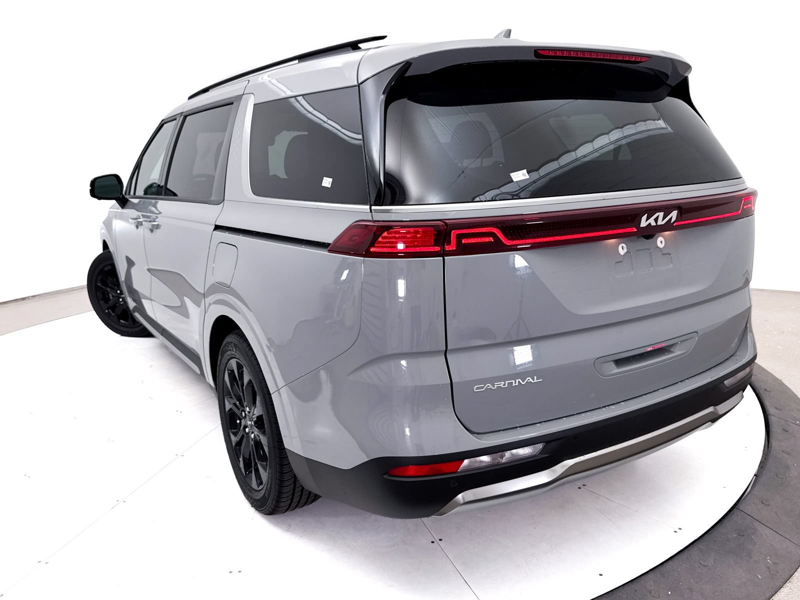 Certified 2024 Kia Carnival SX Prestige FWD image 9