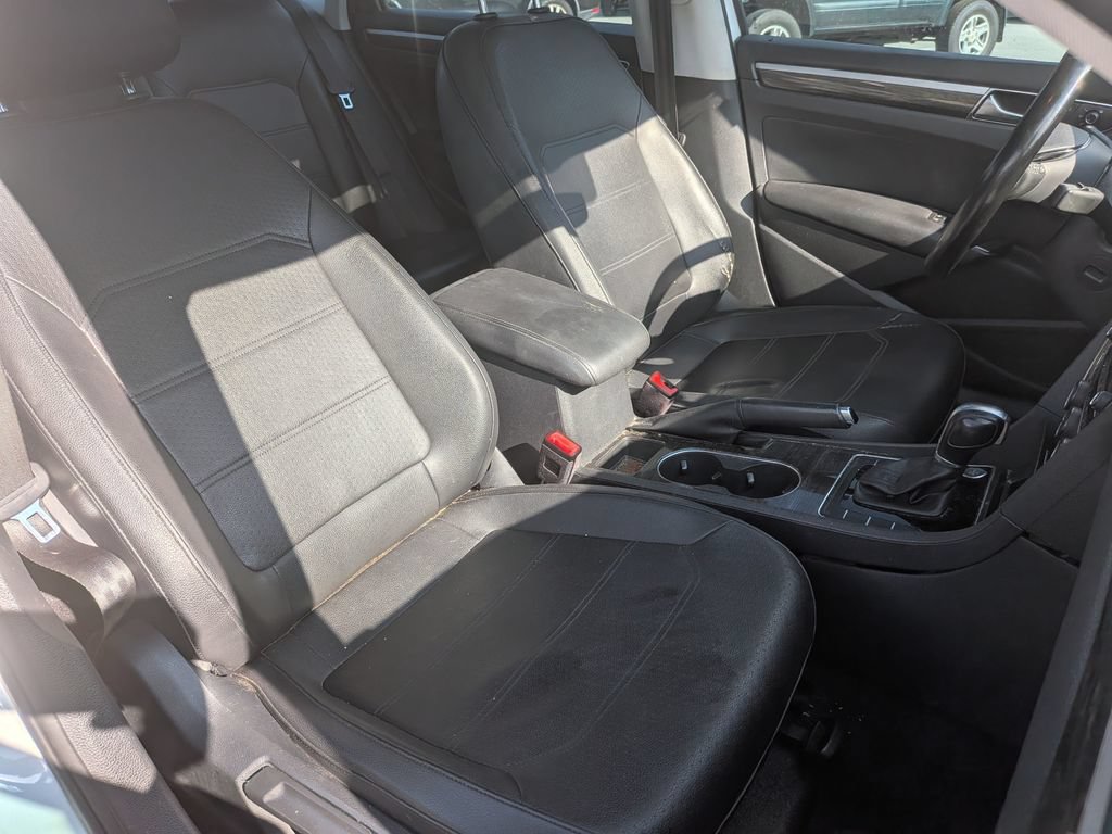 Used 2017 Volkswagen Passat 1.8T SE FWD image 27