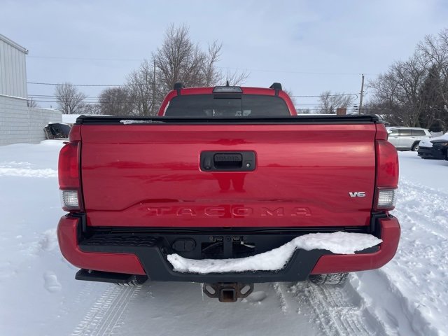 Used 2018 Toyota Tacoma TRD Sport image 11