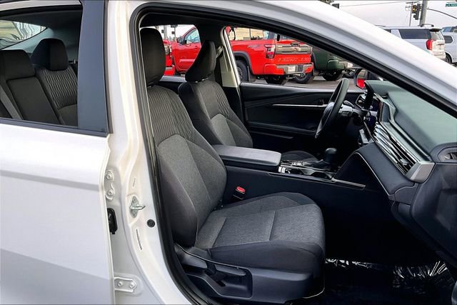 Used 2025 Toyota Camry LE image 28