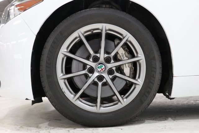 Used 2019 Alfa Romeo Giulia AWD w/ Cold Weather Package image 9