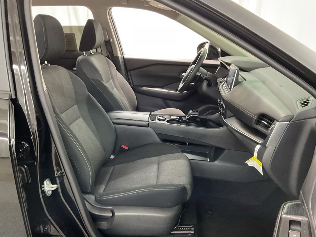 Used 2024 Nissan Rogue SV AWD/4WD image 26
