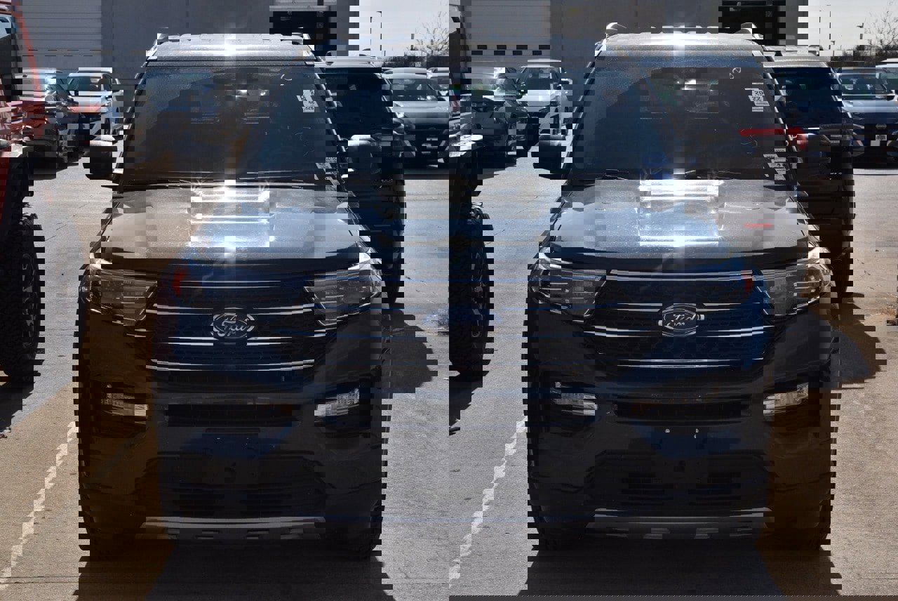 Certified 2022 Ford Explorer XLT w/ Equipment Group 202A image 3