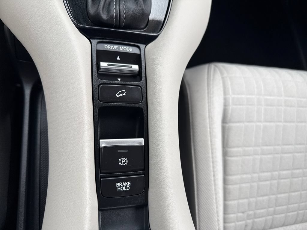 Certified 2025 Honda HR-V LX image 27