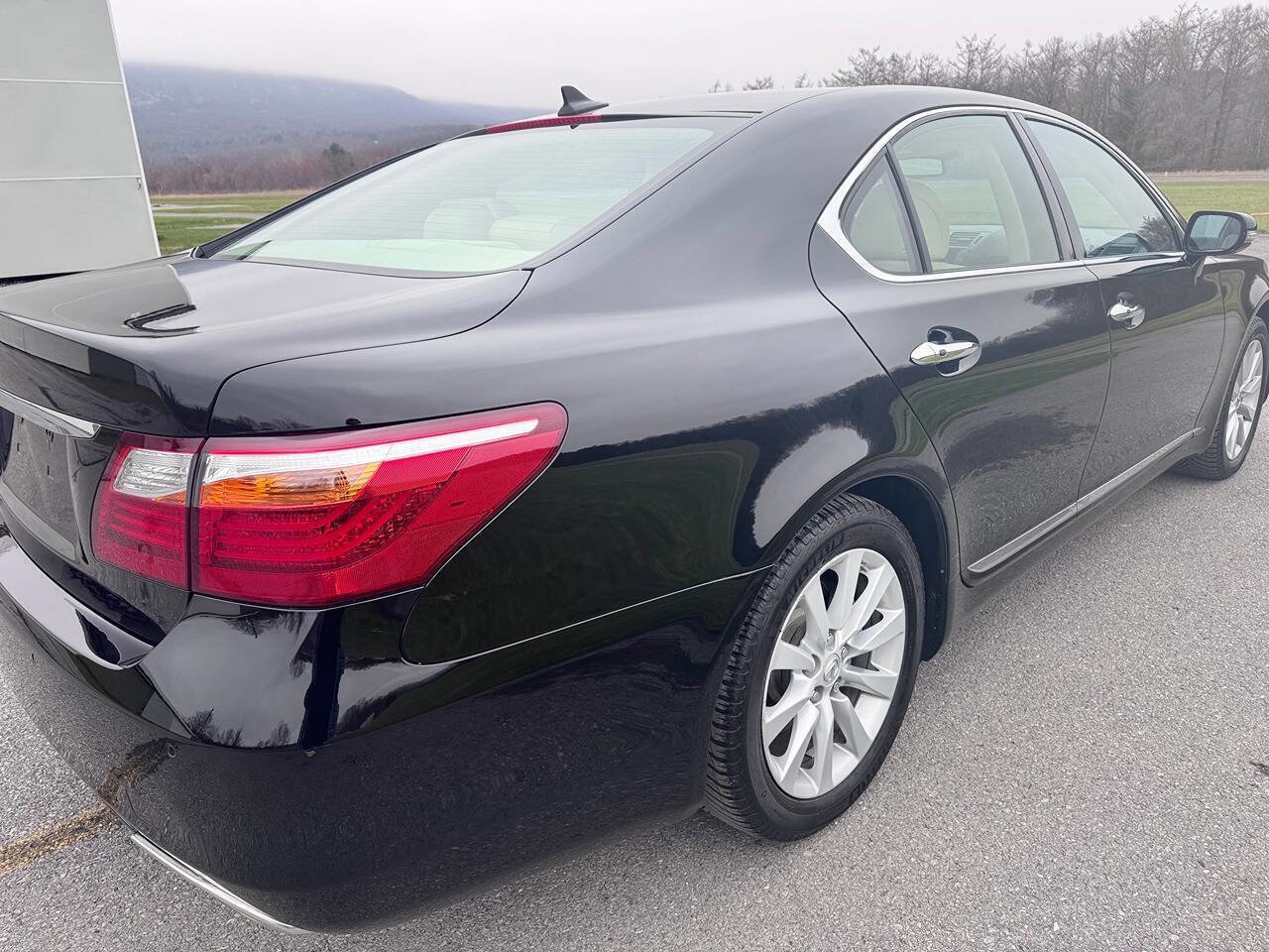 Used 2012 Lexus LS 460 AWD w/ Comfort Plus Pkg image 14