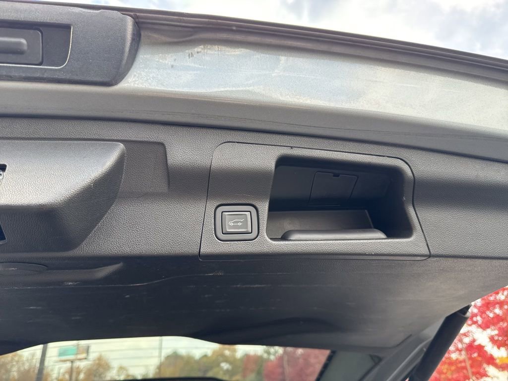 Used 2023 GMC Acadia SLE w/ Driver Convenience Package image 12