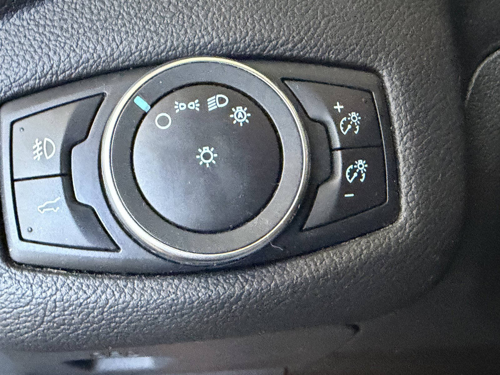 Used 2019 Ford Escape SE FWD image 32