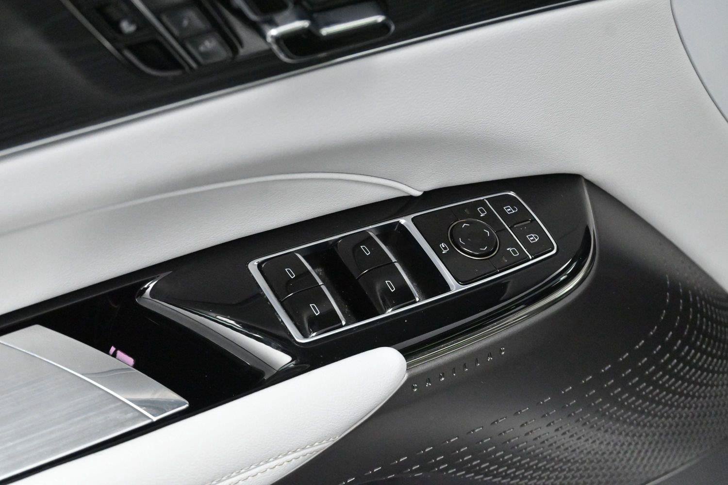 Used 2024 Cadillac Lyriq Luxury AWD/4WD image 11