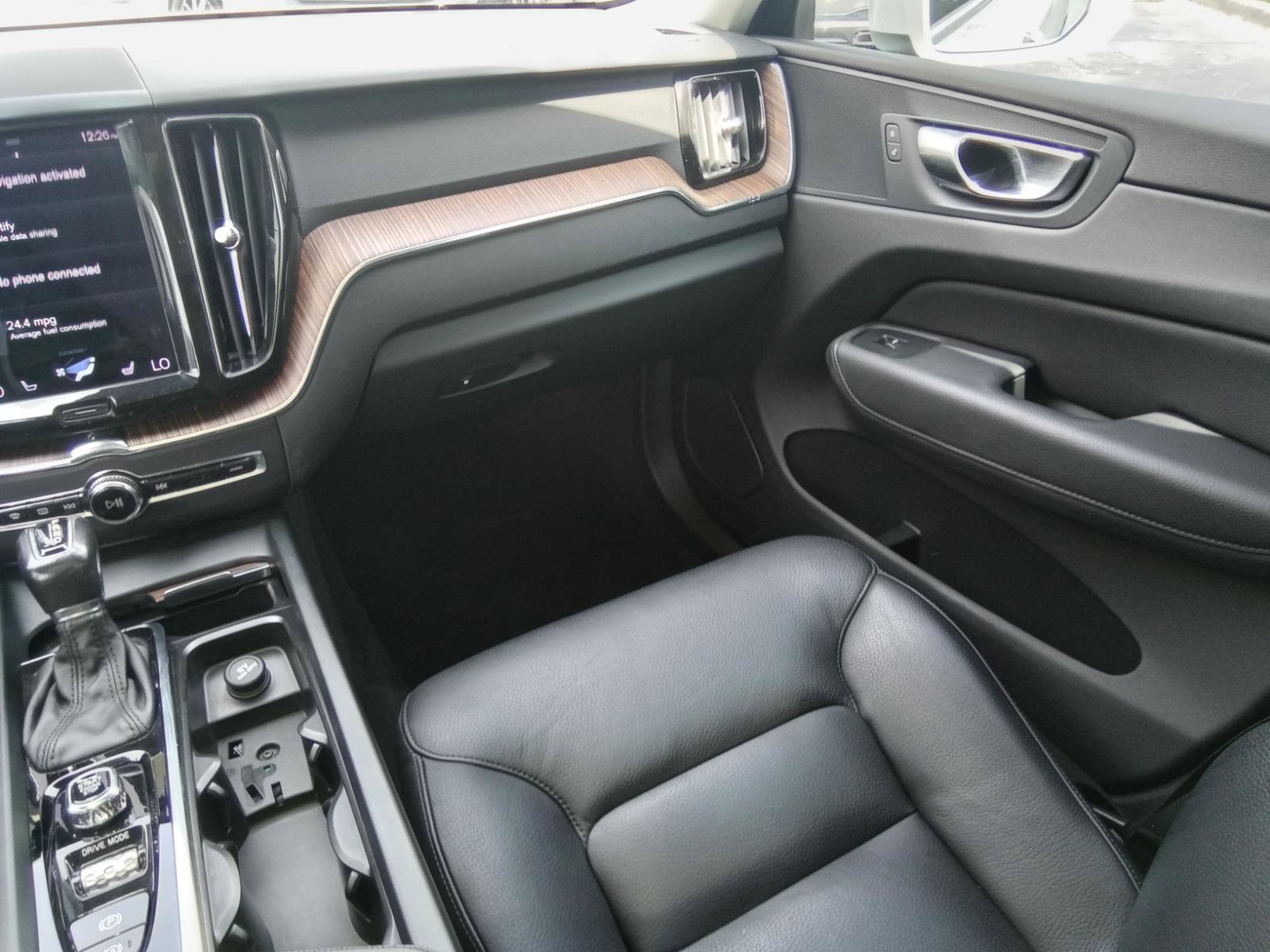 Used 2021 Volvo XC60 T5 Momentum w/ Protection Package Premier image 23