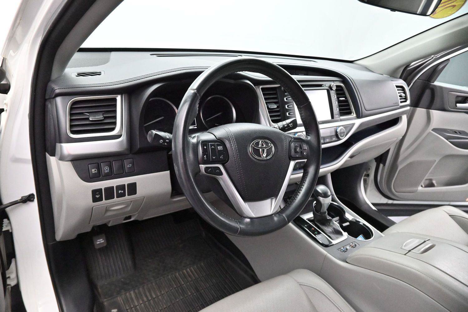Used 2017 Toyota Highlander Limited w/ Protection Package #3 AWD/4WD image 17