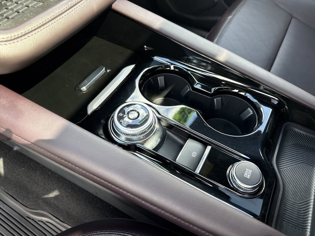 Used 2025 Ford Explorer Platinum image 29